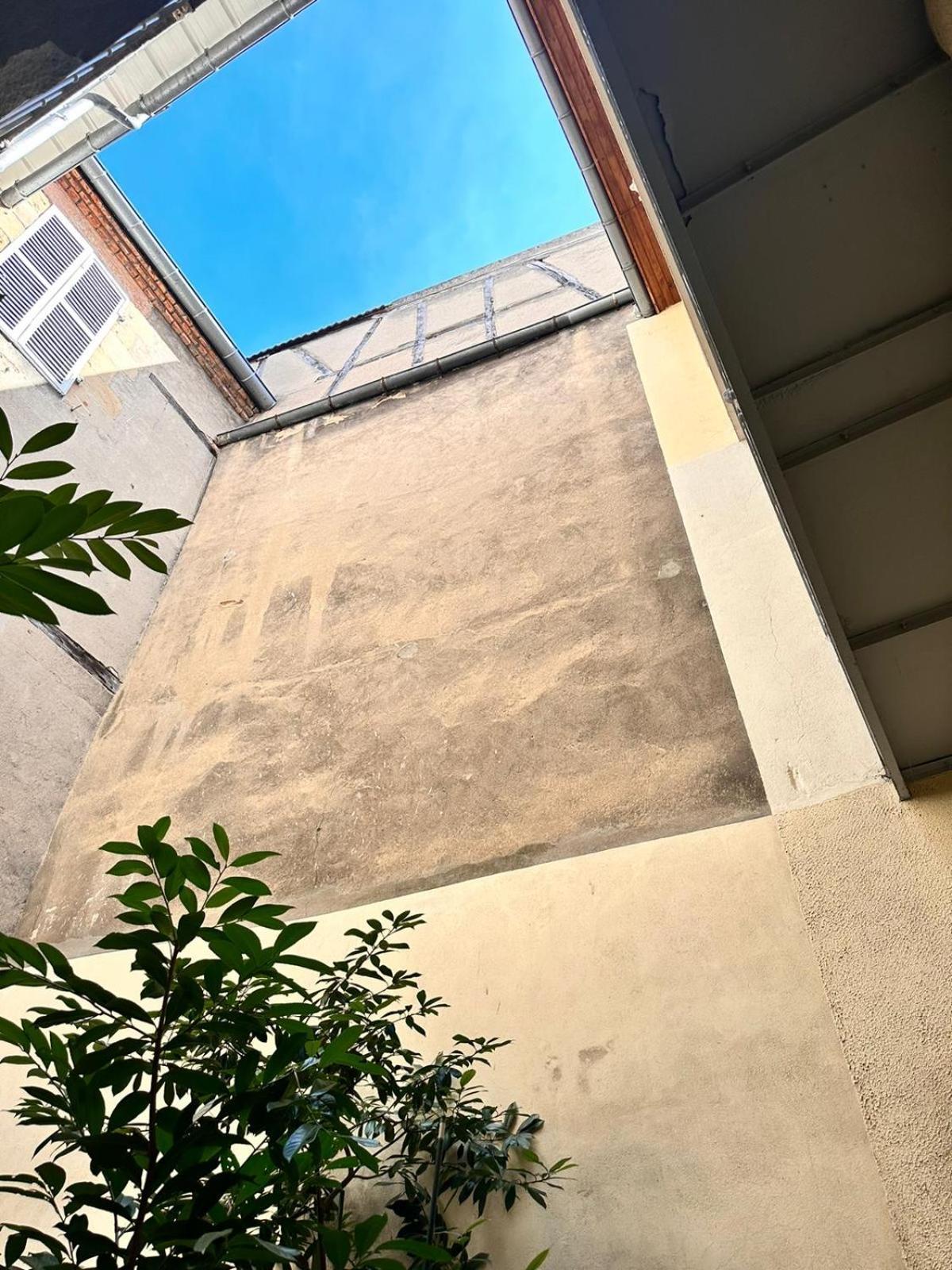 Beau Et Sa Terrasse Quartier Historique